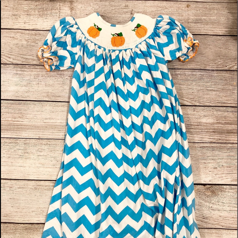 Girls size 5 || Pumpkin smocked dress
